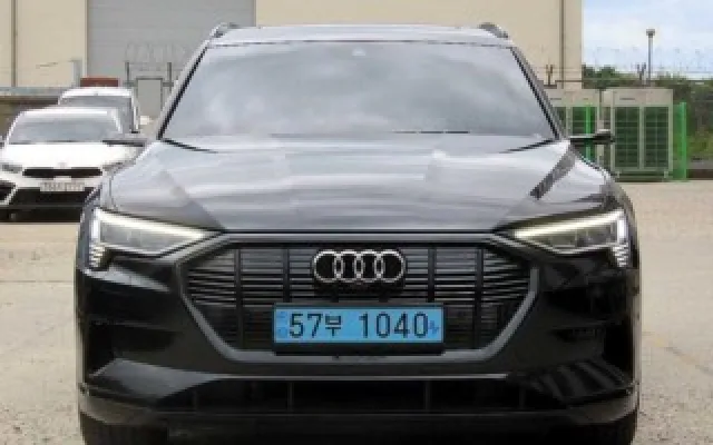 인천중고차사이트 e-트론 55 콰트로 매물 사진 3 - 2023/03 42,152km